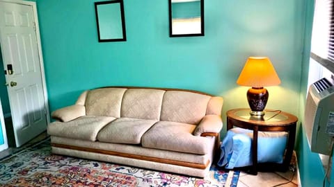 GpL 5544 Cozy Getaway with Bright Colors & Full Kitchen Apartment in Fort Myers