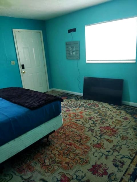GpL 5544 Cozy Getaway with Bright Colors & Full Kitchen Apartment in Fort Myers