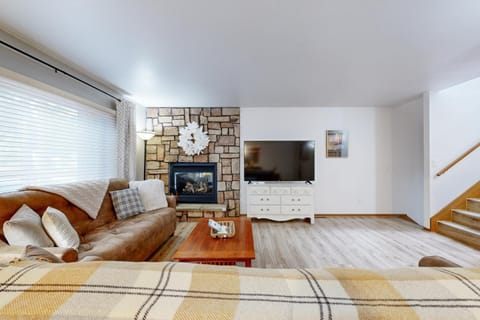 Knotty Pines House in Dellona