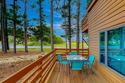 Knotty Pines House in Dellona