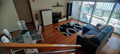 Bed, TV and multimedia, Balcony/Terrace, Balcony/Terrace, Living room, Seating area, Dining area, Sea view, Inner courtyard view, internet