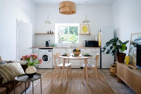 Kitchen or kitchenette, Living room, Seating area, Dining area, dishwasher, stove, washing machine