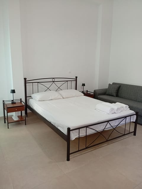 Bedroom, towels