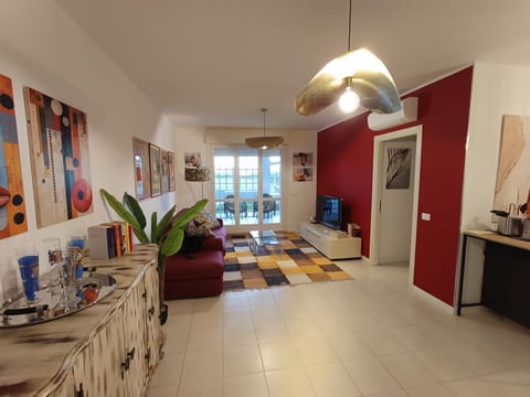 TV and multimedia, Living room, Seating area, air conditioner