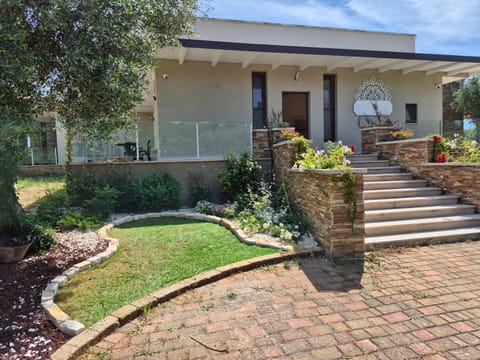 Property building, Day, Garden, Garden view