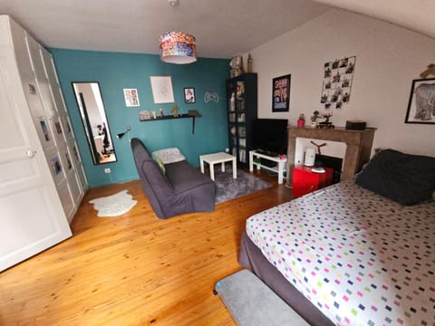 Bed, Photo of the whole room, Bedroom