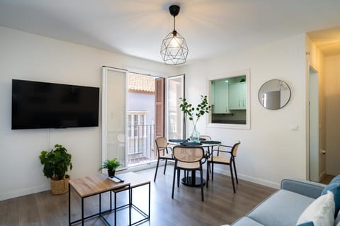 Communal lounge/ TV room, TV and multimedia, Kitchen or kitchenette, Living room, Seating area, Dining area