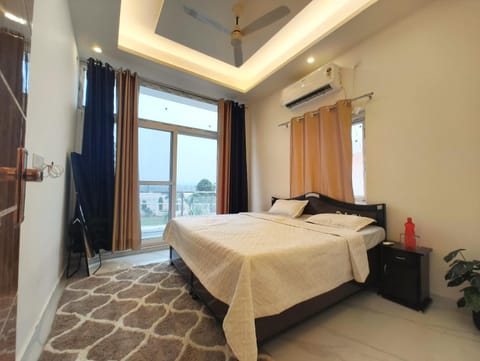 Bed, Photo of the whole room, Bedroom, air conditioner