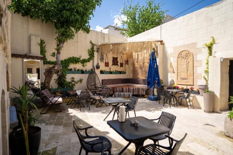 Property building, Off site, Balcony/Terrace, Balcony/Terrace, Seating area