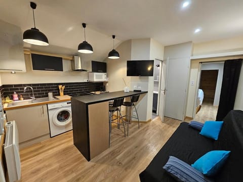 TV and multimedia, Kitchen or kitchenette, Living room, oven, washing machine