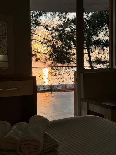 Bed, Sea view, Sunrise