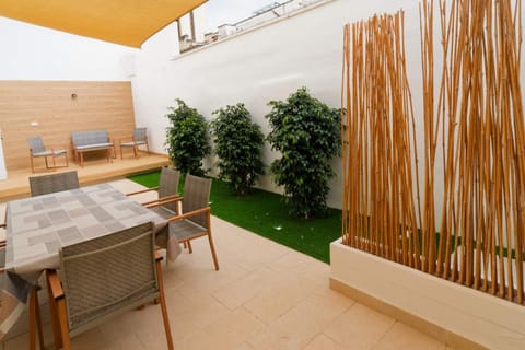 Patio, Dining area