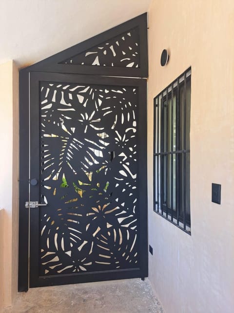 Facade/entrance, Balcony/Terrace