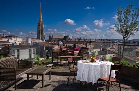 View (from property/room), Balcony/Terrace, City view