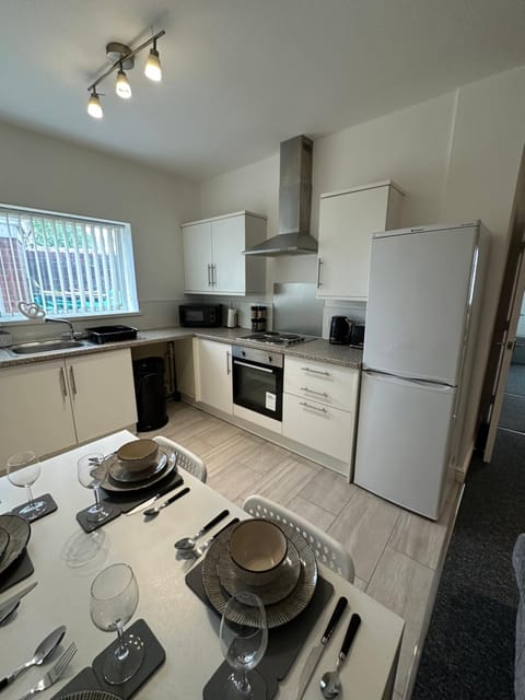 Kitchen or kitchenette, Dining area, oven, stove, toaster