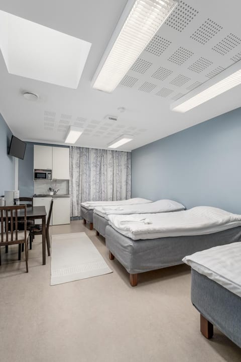 Bed, TV and multimedia, Kitchen or kitchenette, Photo of the whole room, Bedroom, towels