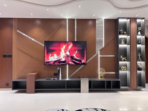TV and multimedia, Living room, Evening entertainment