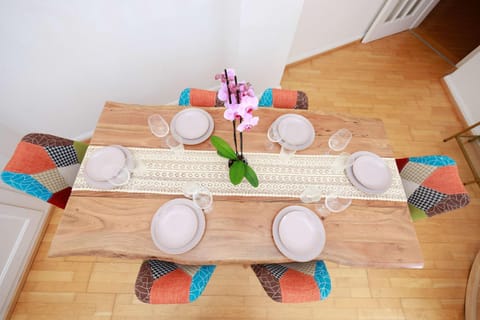 Zurich City Gem Steps to Tram Family & group Apartment in Zurich City