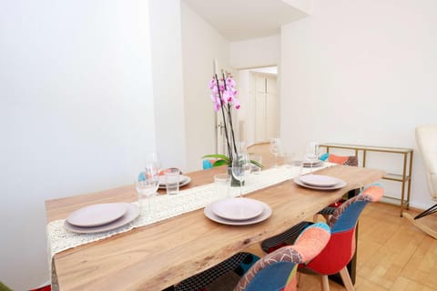 Zurich City Gem Steps to Tram Family & group Apartment in Zurich City