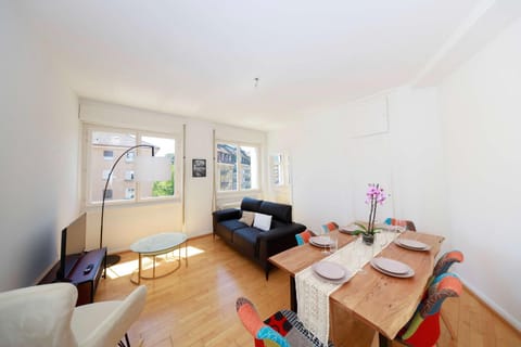 Zurich City Gem Steps to Tram Family & group Apartment in Zurich City