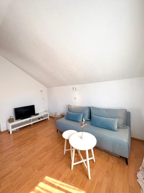 Guest House Štorija, Vis Center, 1 min from Ferry Apartment in Vis