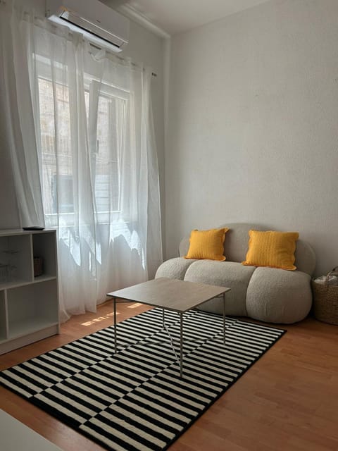 Guest House Štorija, Vis Center, 1 min from Ferry Apartment in Vis