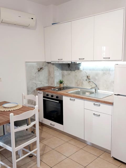 White Ruby Sea Side Studio Apartment in Kavala
