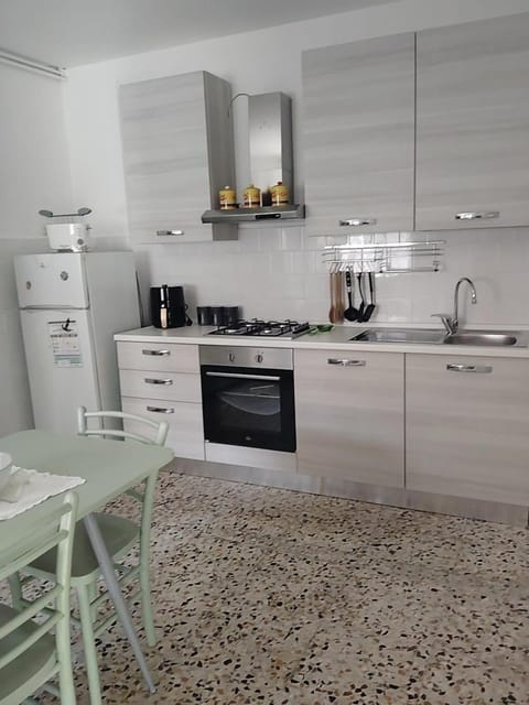 Kitchen or kitchenette, Dining area, stove, toaster