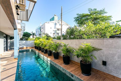 Facade/entrance, Swimming pool