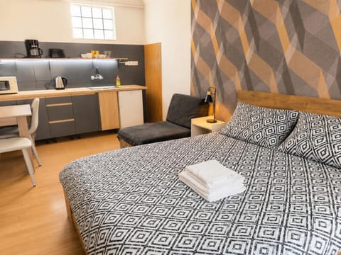 Bed, Kitchen or kitchenette, Bedroom