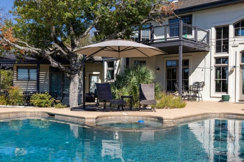 Pool, Cabana & Amazing Views - Picturesque Point House in Lake Austin
