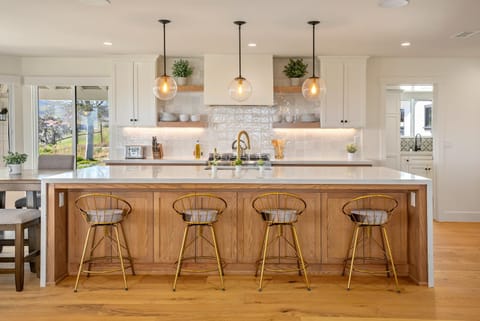 Kitchen or kitchenette, kitchen