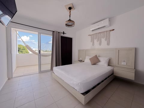 Bed, Photo of the whole room, Bedroom, air conditioner