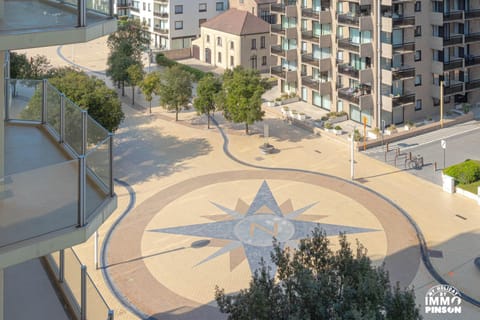 Property building, Day, Neighbourhood, Bird's eye view, City view, Location