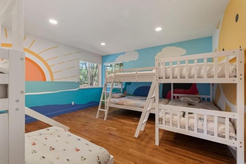 New Listing - 5bd 3ba Retreat for a large group House in Groveland