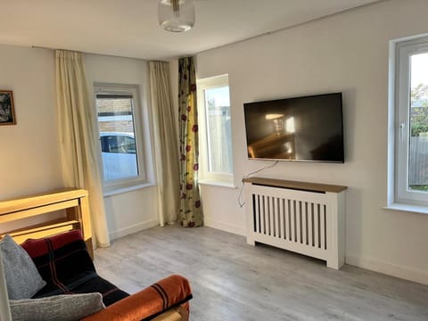 Self-contained ground level cottage with hill view Apartment in Edinburgh