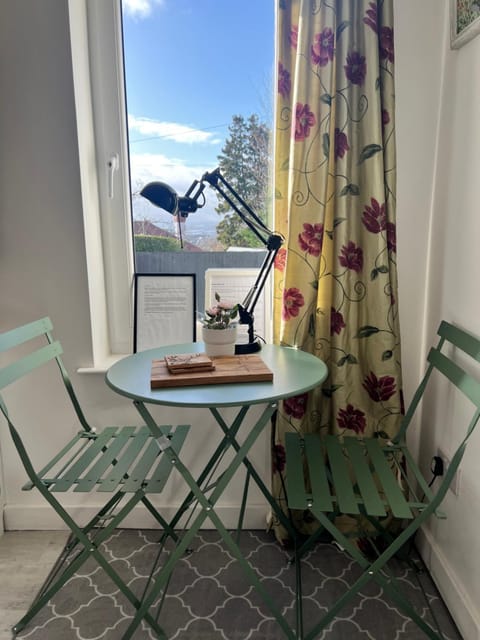 Self-contained ground level cottage with hill view Apartment in Edinburgh