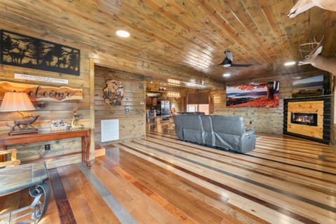 Cabin w Hot Tub & Game Room in the Smokys Cabin in Sevierville