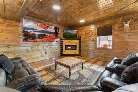 Cabin w Hot Tub & Game Room in the Smokys Cabin in Sevierville