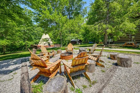 5 Mi to Mammoth Cave NP Teepee Studio Escape Apartment in Nolin Lake