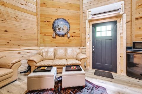 5 Mi to Mammoth Cave NP Teepee Studio Escape Apartment in Nolin Lake