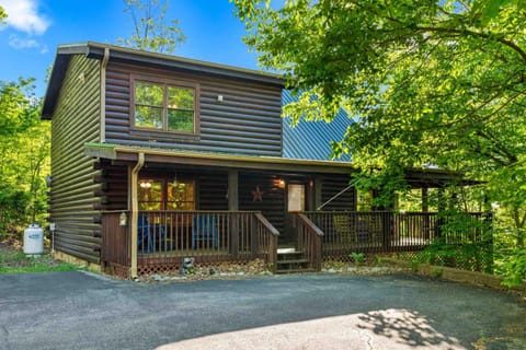 Rustic 3br Cabin Near Lake with Hot Tub Cabin in Sevierville