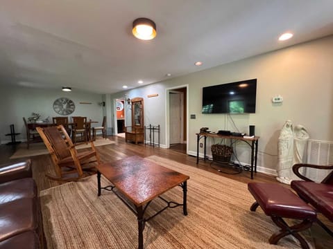 Secluded Cabin for 10 in Chalet Village and Hot Tub Cabin in Gatlinburg