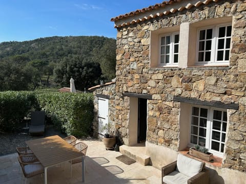Facade/entrance, Day, Natural landscape, Balcony/Terrace, Mountain view