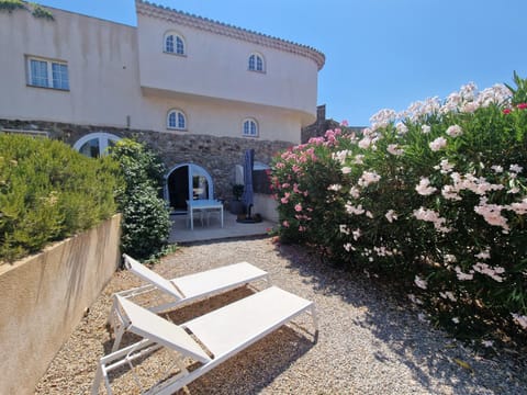 Facade/entrance, Balcony/Terrace, Dining area