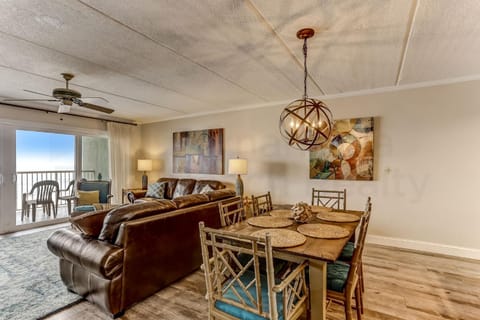 6th Floor Oceanfront condo easy beach access via boardwalk & exclusive fishing pier House in Fernandina Beach