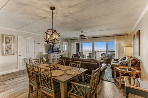 6th Floor Oceanfront condo easy beach access via boardwalk & exclusive fishing pier House in Fernandina Beach