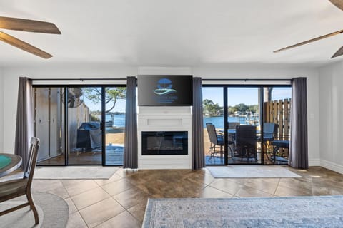 Waterfront Escape 3BR Townhome Pet-Friendly Sleeps 8 House in Sandy Springs