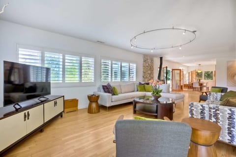 Serene Coastal Home Sleeps 8 - 1 Mile from Beach House in Leucadia