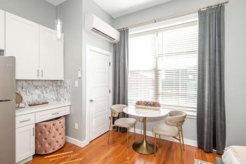 Findlay Market - Suite 5 for 2 Apartment in Over The Rhine